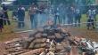 Indonesia: Policía incinera 3 toneladas de marihuana y droga a un pueblo entero