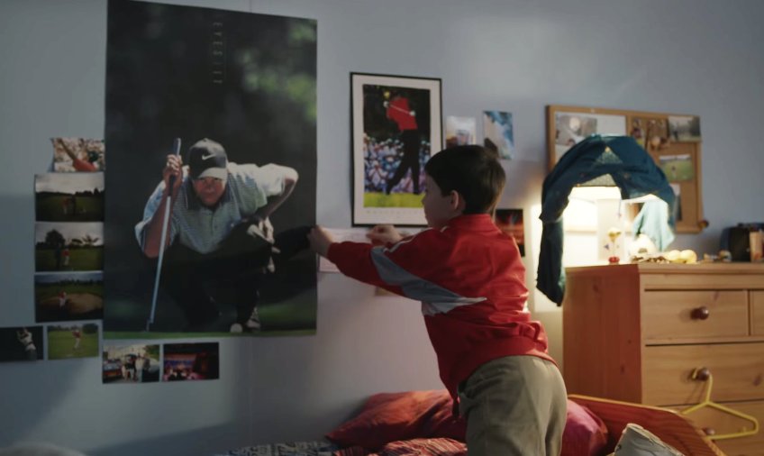 Rory McIlroy protagoniza este comercial en el que relata su admiración por Tiger Woods. (Captura)