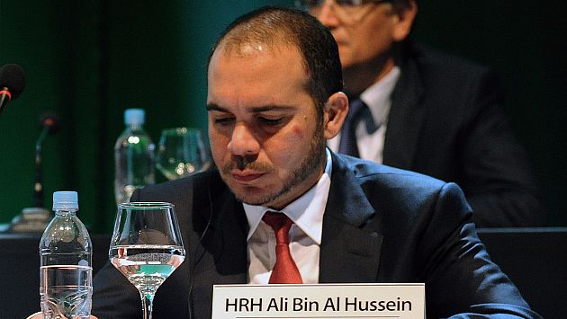 Ali bin Al-Hussein expresó su preocupación sobre las acusaciones de corrupción de la FIFA. (AFP)