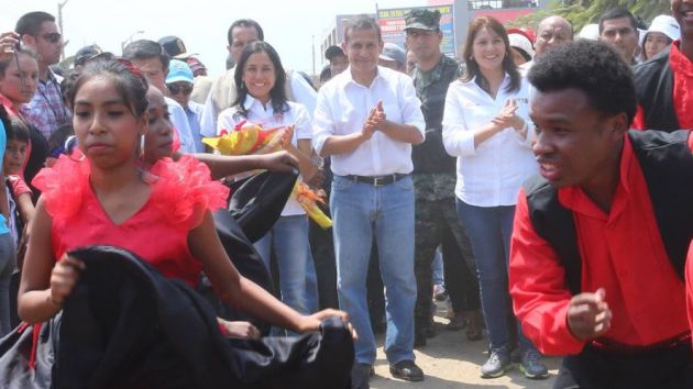 Ollanta Humala, Nadine Heredia y Paola Bustamante bailaron festejo en Cañete. (Andina/Canal N)