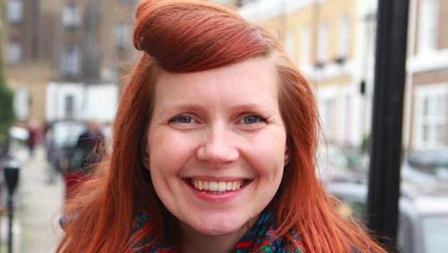 Lucy Aitken es una activista británica que dejó de usar champú. (BBC Mundo)