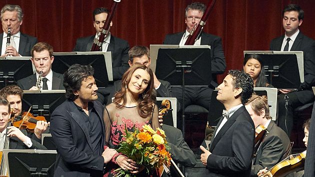 Juan Diego Flórez se reunió con grandes talentos de la ópera en la gala benéfica Sinfonía por el Perú. (EFE)