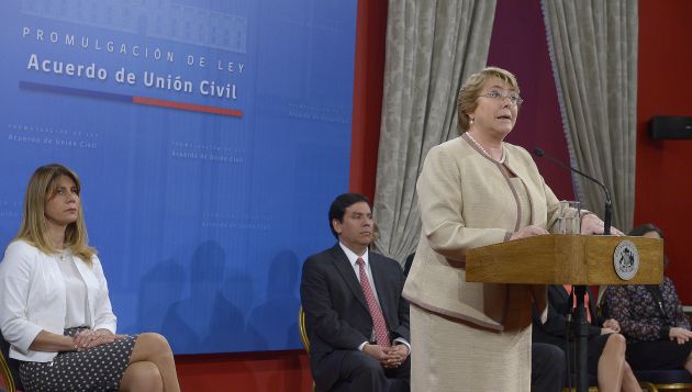 Michelle Bachelet promulgó ley de Acuerdo de Unión Civil. (Gobierno Chile)