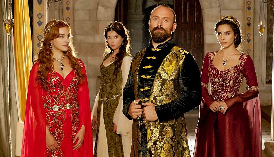 Onur de ‘Las mil y una noches’ protagonizará telenovela ‘El Sultan’. (Difusión)