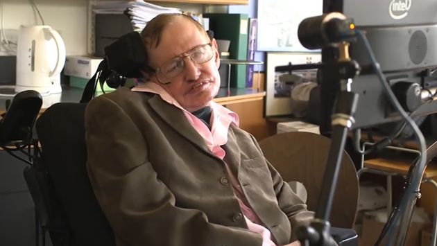 Stephen Hawking prestó su voz para hacer una versión de la  canción ‘Galaxy Song’. (Captura YouTube)