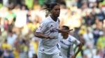 Ronaldinho salió vitoreado por los hinchas del Estadio Azteca. (EFE/YouTube)