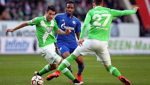 Jefferson Farfán jugó todo el partido con el Schalke 04. (AFP)