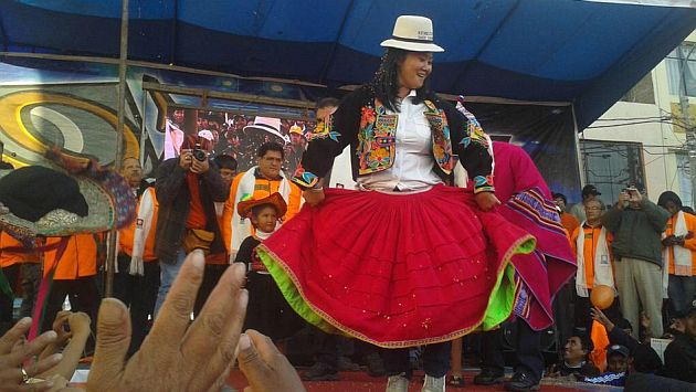 De los 16 legisladores que viajaron a Puno para ver a Keiko bailar, 6 lo hicieron con fondos públicos. (Twitter Keiko F.)