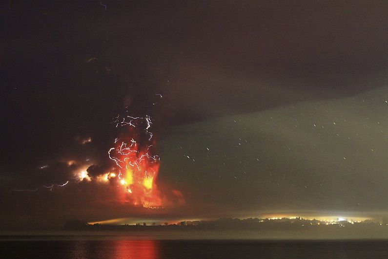 Chile: Volcán Cabulcó erupcionó después de casi 50 años y dejó un desaparecido