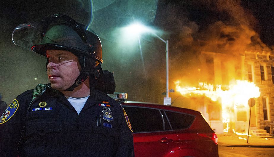 Baltimore: Tensa calma tras una noche de violentas manifestaciones. (EFE)