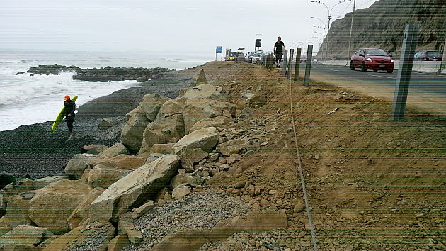 Comuna dijo que muro de piedras y arena servirá para proteger la Costa Verde. (Shirley Ávila)