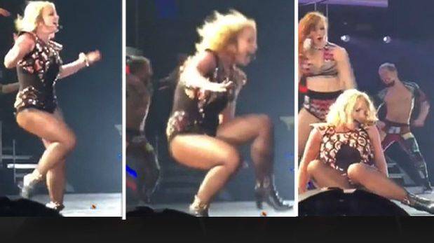 Britney Spears se cayó en pleno concierto. (TMZ)