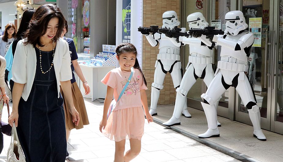 Imágenes del Star Wars Day en Japón. (AFP)