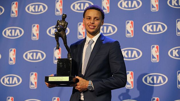 Stephen Curry fue elegido como el jugador más valioso  de la NBA. (Reuters)
