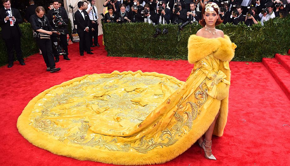 Met Gala: Rihanna fue la reina de la red carpet y de los memes. (AFP)