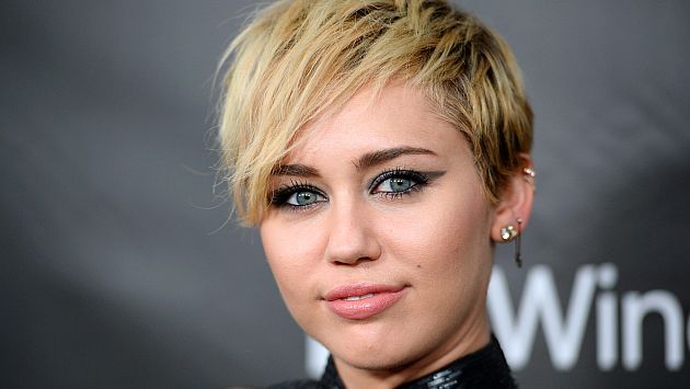 Miley Cyrus lanzó fundación benéfica para jóvenes sin hogar y LGBT. (AP)