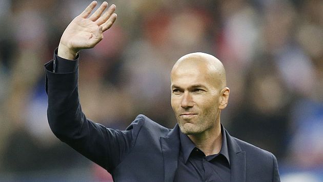 Zinedine Zidane obtuvo su diploma de entrenador por parte de la UEFA. (AP)