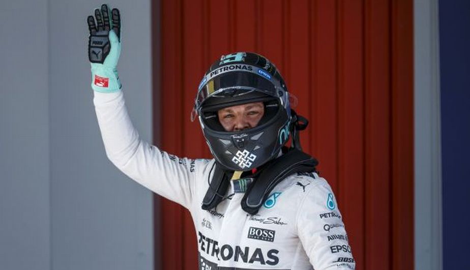 Nico Rosberg le ganó la ‘pole’ a Lewis Hamilton que partirá segundo en el Gran Premio de España. (Reuters)