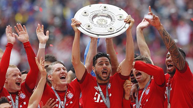 Claudio Pizarro sigue cosechando triunfos con Bayern Munich. (AP)