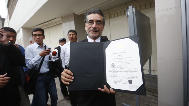 Waldo Ríos recibió las credenciales que lo acreditan como gobernador regional de Áncash. (Perú21)