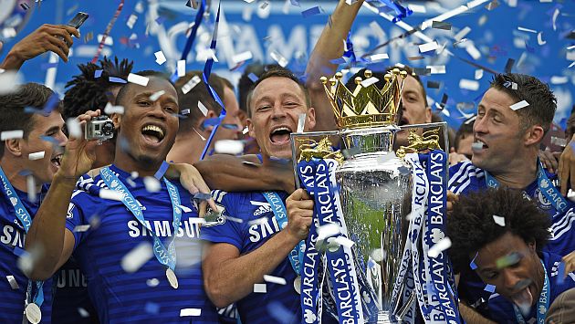 Chelsea se coronó como campeón de la Premier League y despidió a su jugador Didier Drogba. (Reuters)
