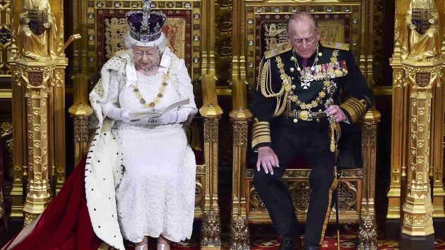 Reina Isabel II leyó planes del primer ministro David Cameron. (Reuters)