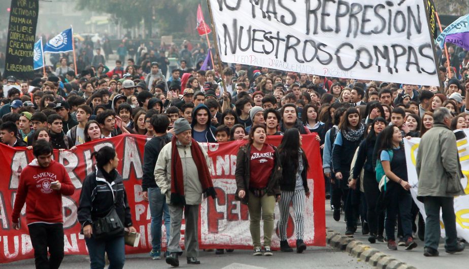 Chile: Estudiantes protestaron en contra de la reforma educacional y la represión policial