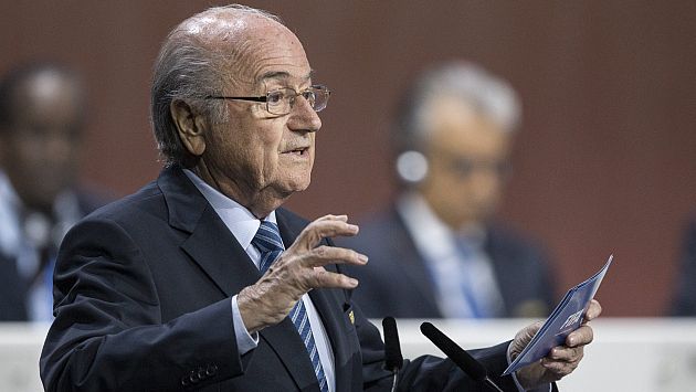 Joseph Blatter dijo que es imposible controlar a todos los que trabajan en la FIFA. (EFE)