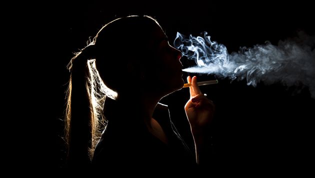 Expertos advierten que más mujeres tienen acceso a los cigarrillos debido a la mejora de su poder adquisitivo. (USI)