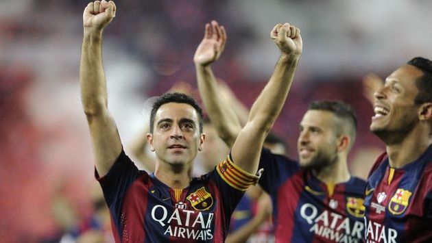 Xavi se convirtió en el primer jugador español en ganar 24 títulos. (AFP)