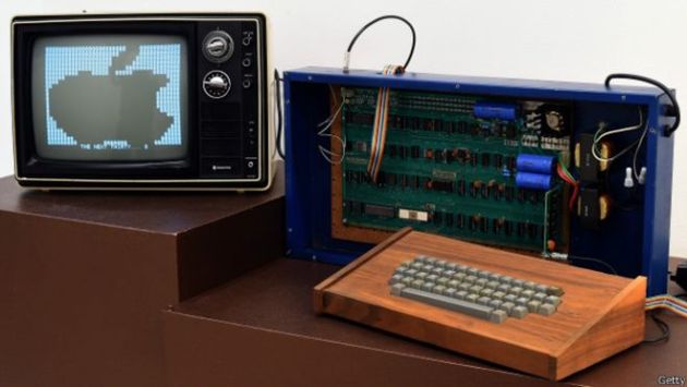 Ejemplar de Apple-I, el primer modelo de computadora creada por Apple, en 1976 (BBC).