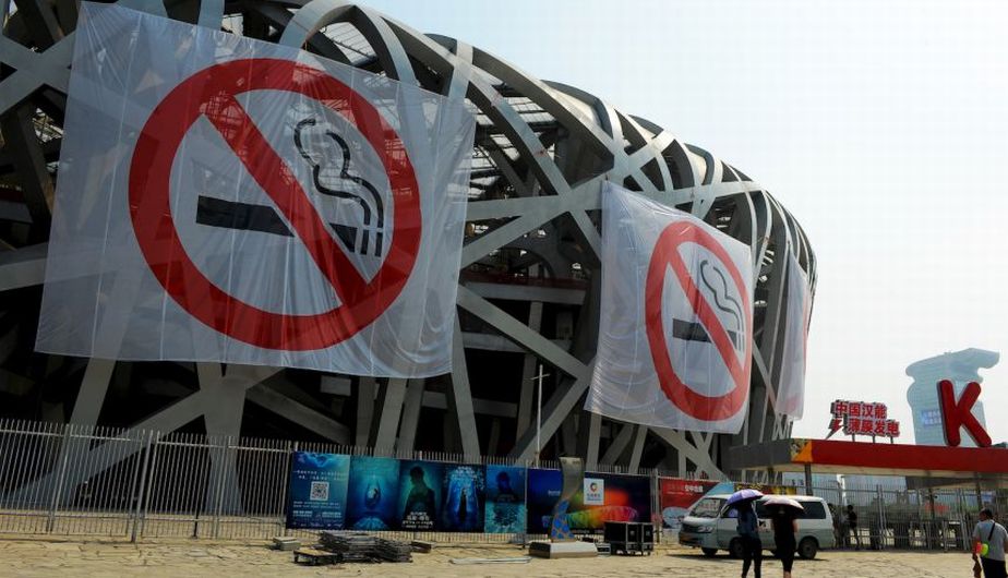 Existen más de 300 millones de fumadores en China y uno de cada dos es dependiente del tabaco. (AFP)