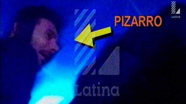 El capitán de la selección peruana Claudio Pizarro fue captado en una fiesta la noche del sábado. (Captura de Latina)