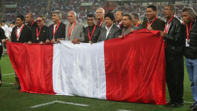 Selección peruana, campeona de la Copa América de 1975, fue homenajeada. (Andina)