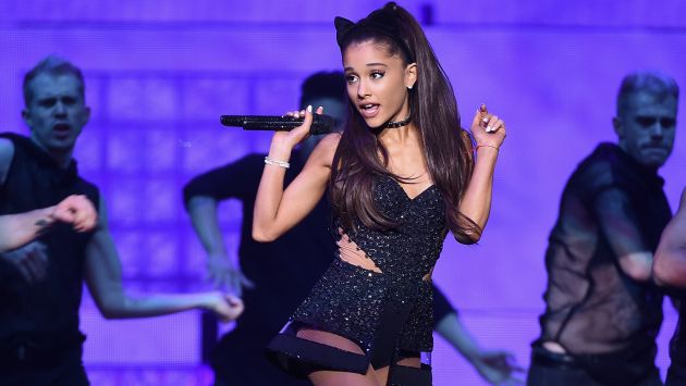 Ariana Grande alzó su voz de protesta contra comentarios machistas en Twitter. (AFP)