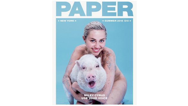 Miley Cyrus posó desnuda junto a un cerdo para la portada de la revista Paper. (Instagram papermagazine)