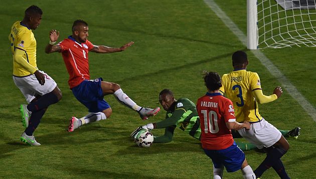 Chile venció 2-0 a Ecuador en su debut en la Copa América 2015. (AFP)