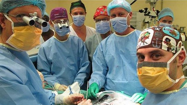 Joven sometido a trasplante de pene se convertirá en padre en Sudáfrica. (BBC)