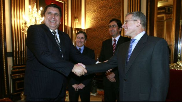 ¿Sabía algo? García y Marcos de Moura, en foto en Palacio de Gobierno durante gestión aprista. (SEPRES)