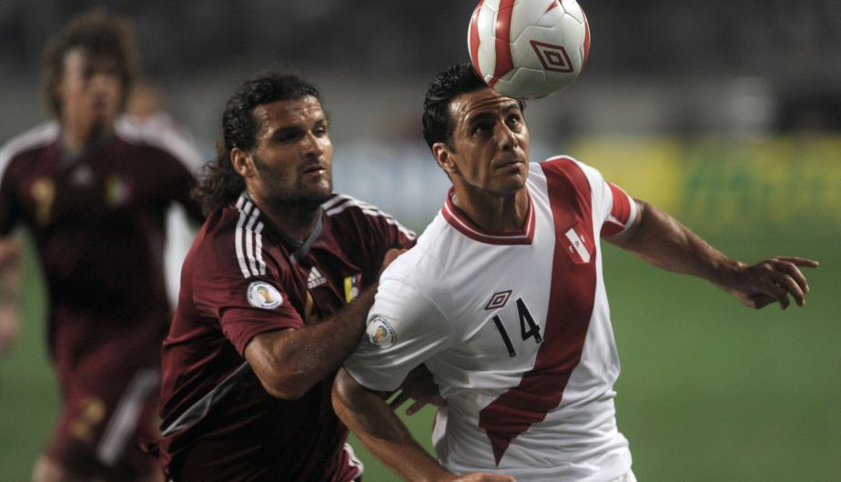 Juego Aéreo | Pizarro tiene buen cabezazo. El tiempo que jugó en la Bundesliga, varios de los tantos que marcó fueron por esta vía. Incluso, en la Copa América de Venezuela 2007, le anotó dos tantos de cabeza a Bolivia. (AFP)

