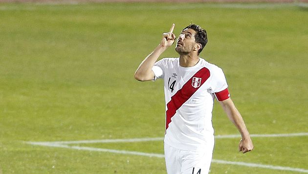 Claudio Pizarro salvó a la selección peruana. (EFE)