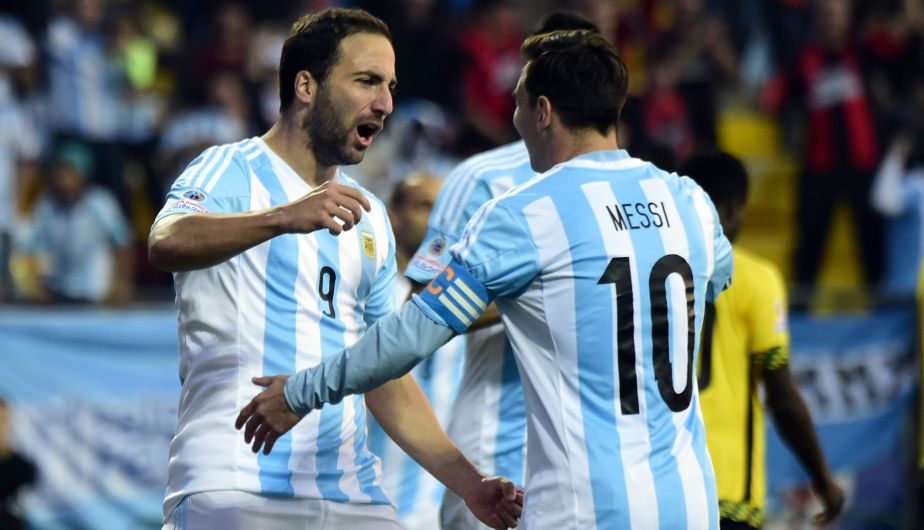 Argentina se impuso 1-0 a Jamaica con un gol de Gonzalo Higuaín y terminó primero del Grupo B de la Copa América 2015. (Reuters)