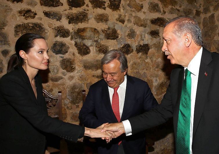 Angelina Jolie llegó a Turquía como enviada especial del Alto Comisionado de las Naciones Unidas para los Refugiados. (AP)