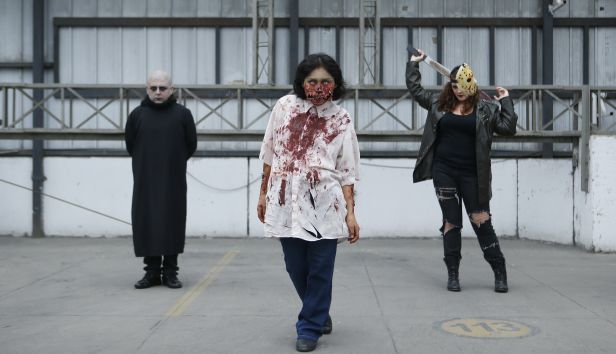 “No me importa que me llamen friki”, dice Rita, vestida como zombie. (Roberto Cáceres)