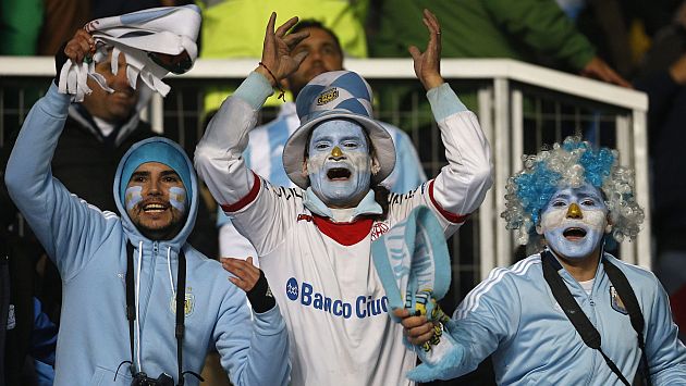 Hinchas argentinos van con la moral al tope a la final de la Copa América. (EFE)