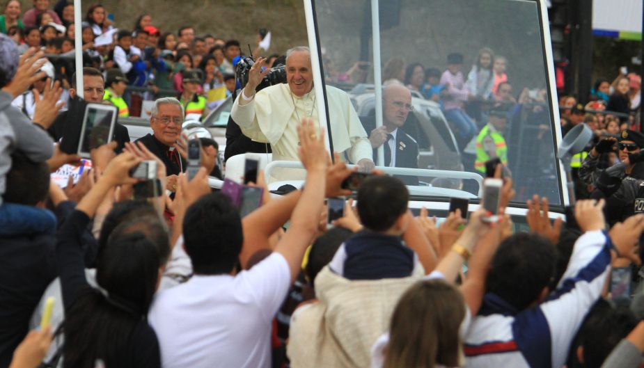 Papa Francisco llegó a Ecuador y pidió atención para las minorías más vulnerables. (EFE)