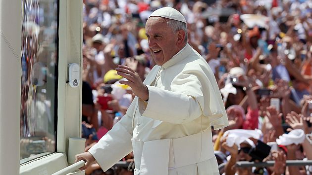 Papa Francisco celebró misa en Quayaquil ante la presencia de miles de fieles. (EFE)