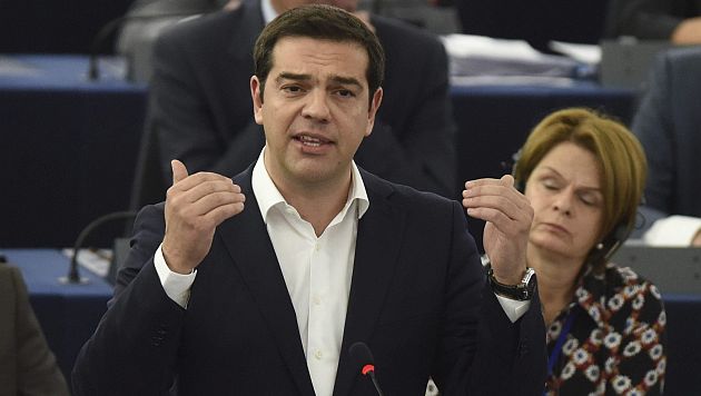 El primer ministro griego, Alexis Tsipras, interviene durante un pleno del Parlamento Europeo celebrado hoy en Francia. (EFE)