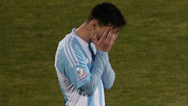Lionel Messi la pasó muy mal tras perder la final de la Copa América ante Chile. (AP)