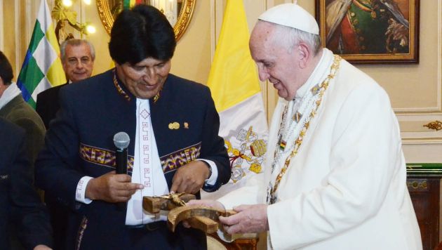 Papa Francisco desmiente supuesta incomodidad ante presente de Evo Morales. (EFE)